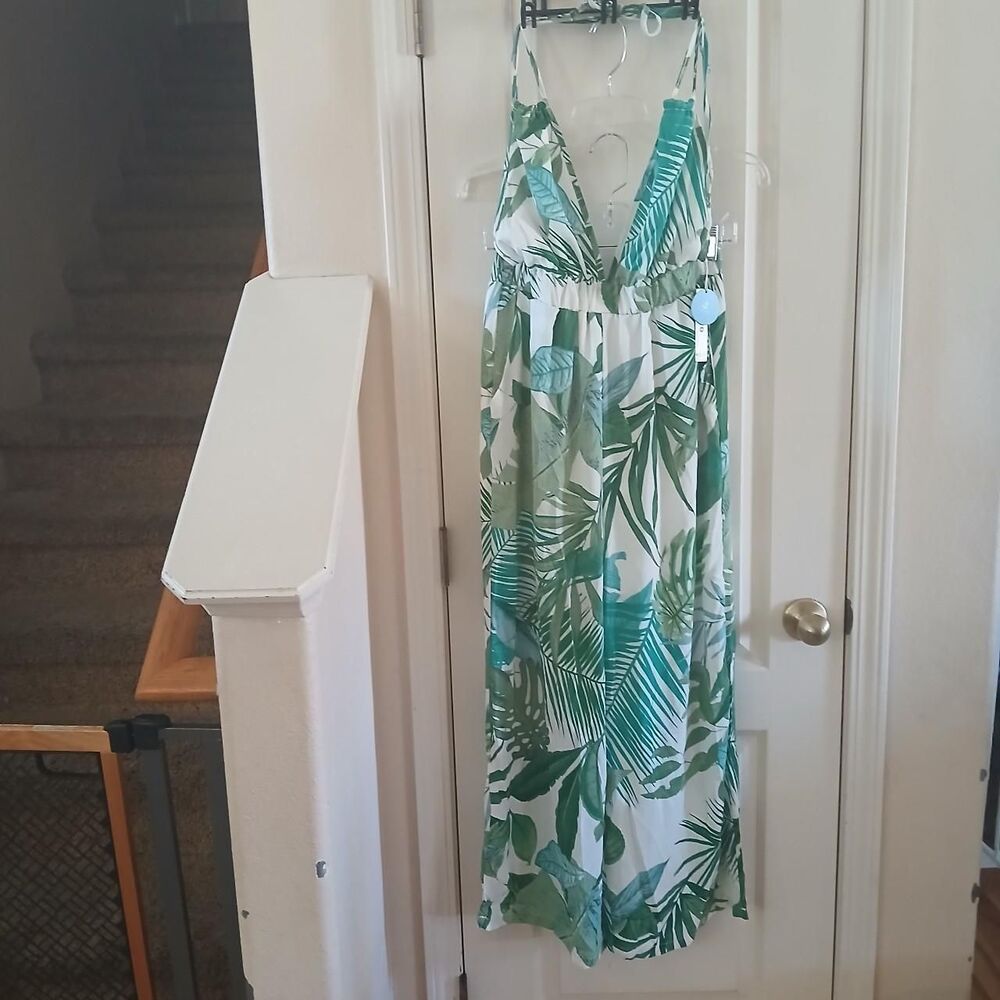 NWT Cupshe Tropical Plunging Halter Neck Wide-Leg Palazzo Jumpsuit M Resort